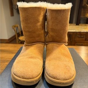 Ugg Women’s Bailey Bow II Chestnut Size 8